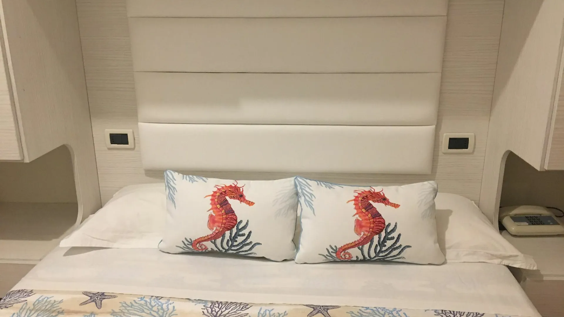 Noi Due Hotelの連絡先